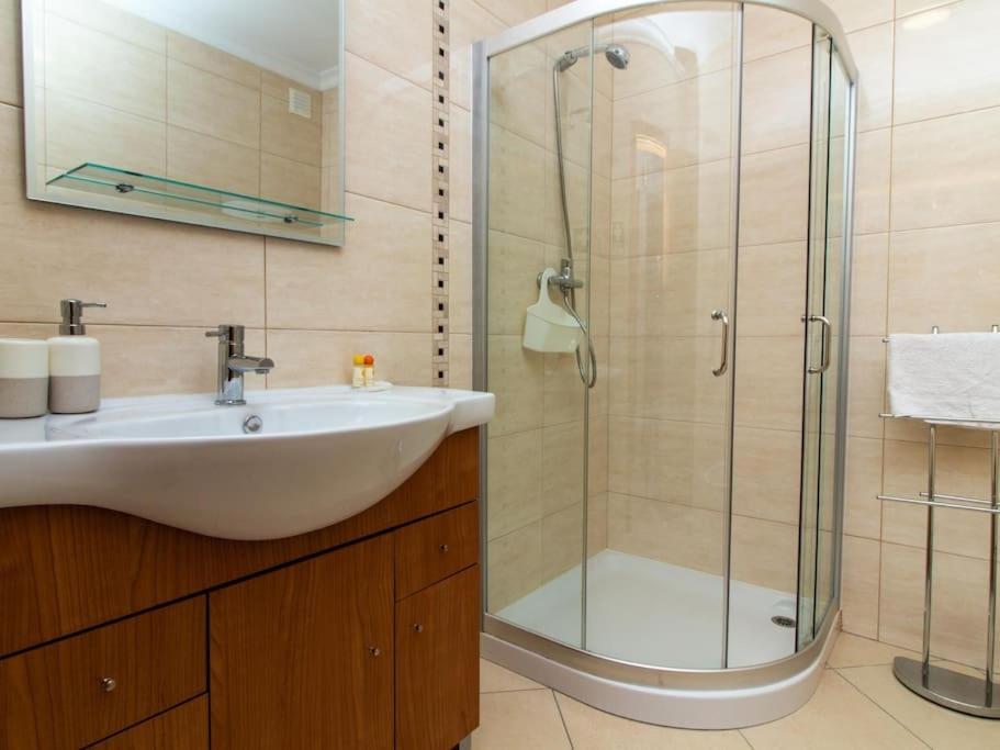 Villa Magnolia Ab House - Pool View & Privat Garden & Garage